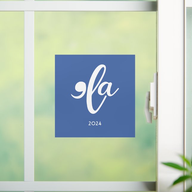 Autocollant Pour Fenêtre Kamala Dit Son Nom 2024 (Kamala Say Her Name 2024 Window Cling on a House Window)