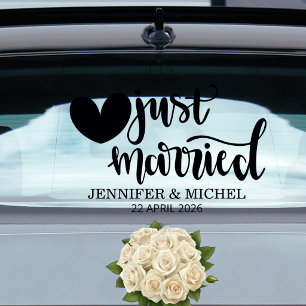 Autocollant Pour Fenêtre Mariage juste célébré avec voiture à coeur noir
