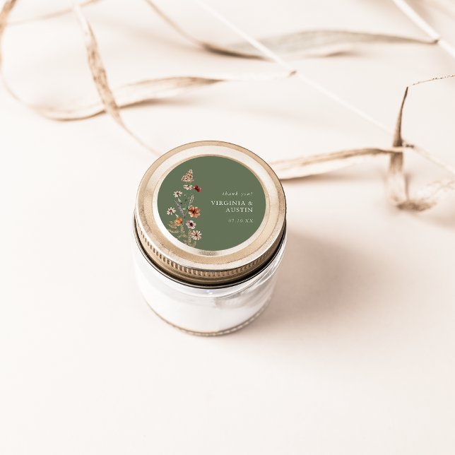 Autocollant rond classique à fleurs vertes (Sage Green Floral Classic Round Sticker with Butterfly by Painted Paperie
)