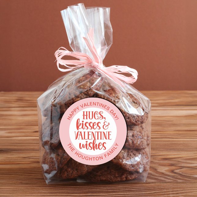 Autocollant rose-rouge valentin personnalisé (Personalize this cute pink hugs and kisses sticker for Valentines'd Day this year.)