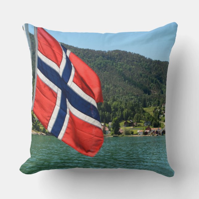 Autofähre im Norwegen-Wurfskissen Kissen (Vorderseite)