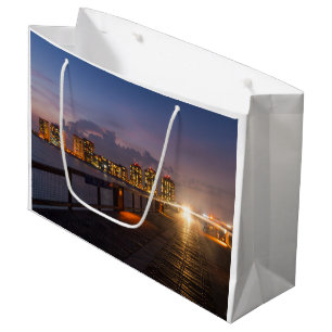 Autofahrt auf Navarra Beach Pier Große Geschenktüte