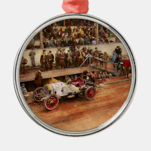 Autorennen - Rasen um Benzin zu bekommen 1908 Silbernes Ornament