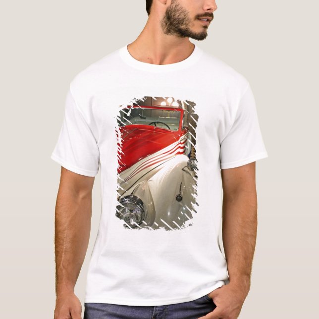 Autosammlung in der Liberace Grundlage und T-Shirt (Vorderseite)