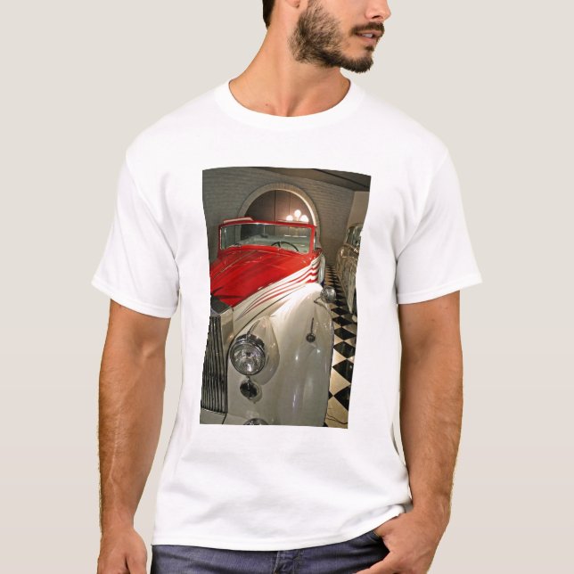 Autosammlung in der Liberace Grundlage und T-Shirt (Vorderseite)
