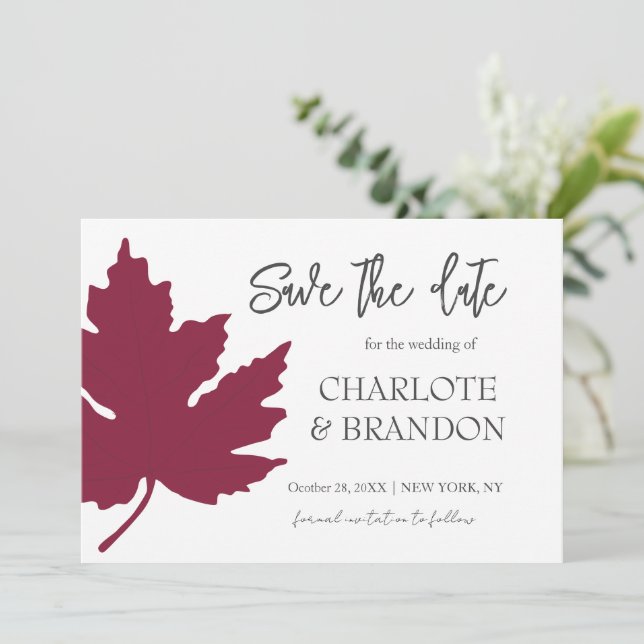 Autum Burgundy Ahornleaf Wedding SaveThe Date Einladung (Stehend Vorderseite)