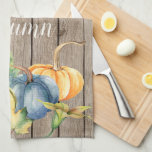 Autumn Green Orange Pumpkin Watercolor Lt Wood Geschirrtuch<br><div class="desc">Schöne Aquarellkürbis in Blau-,  Grün-,  Orange- und Weißtönen sind auf diesem saisonalen Küchentuch zu sehen. Sie können das Wort Herbst,  das auf beiden Seiten der Küche Handtuch. Freuen Sie sich auf das Kürbisshandtuch in Aquarellkürbisfarbe für Herbst und Erntedank.</div>