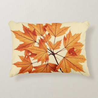 Autumn Maple Leaf Print: Fall Foliage Dekokissen