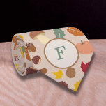 Autumn Pattern Monogram Neck Tie Krawatte<br><div class="desc">Eine Halsbinde mit einem Herbstmuster einschließlich Ahorn,  Buche,  Eiche und Hasel-Blätter,  Pilz,  Eiche,  Kürbis,  Kastanien und Nüsse in Herbstfarben und ein Monogram Letter. Ein nettes Geschenk für einen Mann,  der Natur und Wald Liebe.</div>