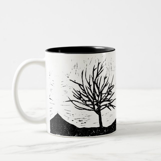 Autumnal Tree Lino Print Zweifarbige Tasse (Links)