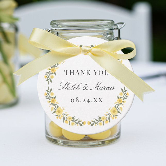 Avalon Butter Yellow Floral Wreath Wedding Geschenkanhänger (Von Creator hochgeladen)