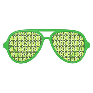 Avocado liebt Party-Schattierungen. Sonnenbrille
