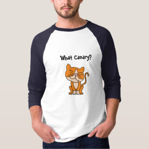 AW, lustige Katze, die das zitronengelbe Shirt aß