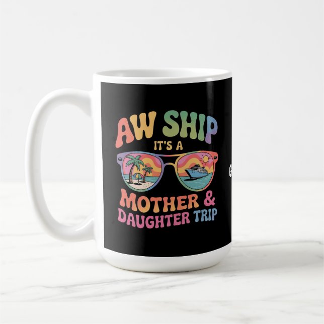 Aw Ship Es ist eine Mama und Tochter Kreuzfahrt Fu Kaffeetasse (Links)