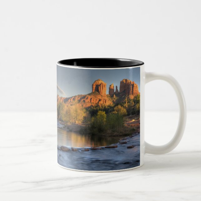 AZ, Arizona, Sedona, Bergmond-Erholung 3 Zweifarbige Tasse (Rechts)