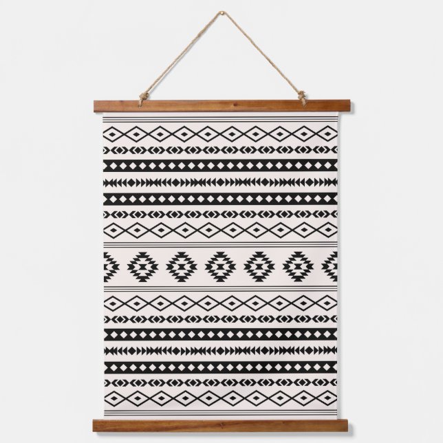 Aztec Black on Cream Mixed Motifs Muster Wandteppich Mit Holzrahmen (Vorderseite)