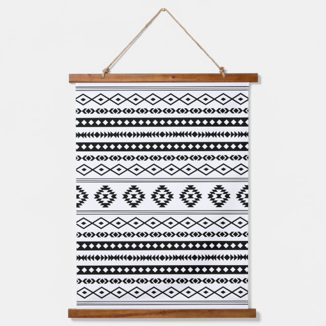 Aztec Black on White Mixed Motifs Muster Wandteppich Mit Holzrahmen (Vorderseite)