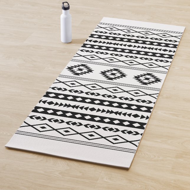 Aztec Black on White Mixed Motifs Muster Yogamatte (Beispiel)