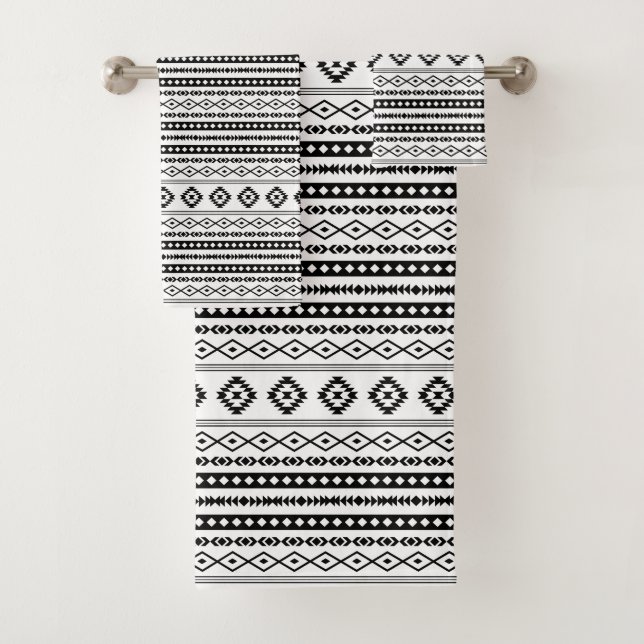 Aztec Black on White Mixed Motive Sml Muster Badhandtuch Set (Insitu)