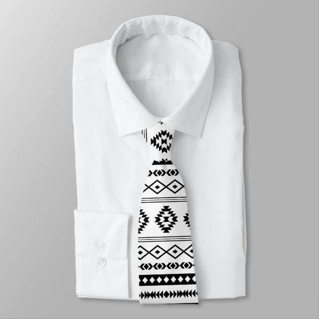 Aztec Black on White Mixed Motive Wiederholmuster Krawatte (Gebunden)