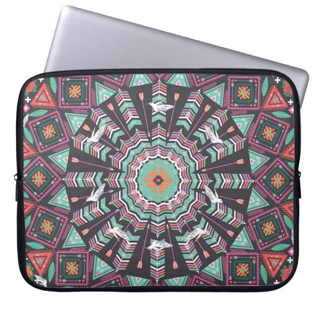 Aztec Geometric: farbiges Zirkelmuster Laptopschutzhülle (Vorderseite)