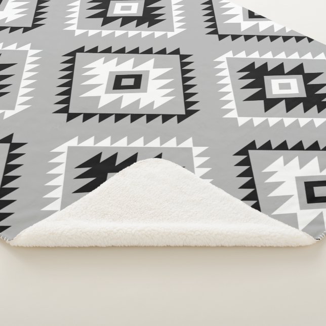 Aztec Style Motif Big Pattern Schwarz-weiß Grau Sherpadecke (3/4)