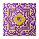 Azulejo Keramik Vintag Style Ornament Monogram Fliese<br><div class="desc">Azulejo Keramik Vintager Stil Ornament Monogram in violetten und gelben Tönen mit Blumenmotiv. Sie können es mit Ihrem Monogramm personalisieren oder leer verlassen</div>