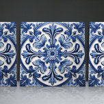 Azulejo Portugiesische Marine Lissabon Zierkunst Fliese<br><div class="desc">Indigo Azulejo Blue Portugiesisch Lissabon dekorative Keramik Fliesen sind eine schöne und einzigartige Ergänzung zu jeder Zuhause. Ein hochwertiges Produkt mit zeitloser Ästhetik. Die blaue Farbe der Fliesen wird durch das Indigoblau der berühmten Azulejo-Fliesen von Lissabon inspiriert, was Ihrem Raum eine Touch von Geschichte und Kultur verleiht. Diese Fliesen eignen...</div>
