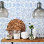 Azulejo Portugiesisches Mittelmeer Modernes Blau Fliese<br><div class="desc">Diese Keramik Kachel eignet sich perfekt für ein modernes, traditionelles Innendesign oder Backsplash. Die Kachel weist ein portugiesisches, mediterranes Muster auf, das in hellblauen und weißen Farbtönen gehalten ist und für jeden Raum geeignet ist. Nutzen Sie es als Akzent in Ihrer Küche, Ihrem Badezimmer oder im Wohnzimmer. Erhältlich in zwei...</div>