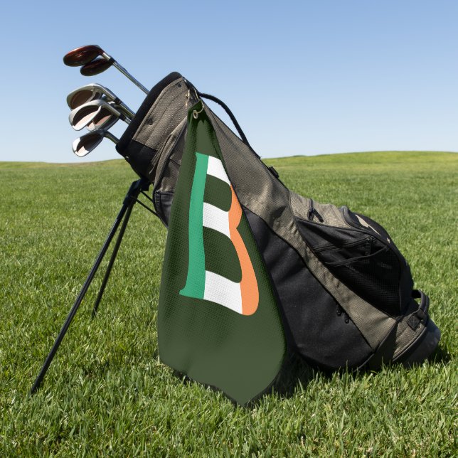 B Monogram überlagert sich auf irischer Flaggenmar Golfhandtuch (Gras)