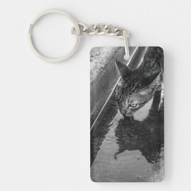 B&W - Cat Drinks Schlüsselanhänger (Vorderseite)