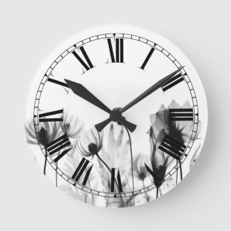 B&W Röntgen-Wildblumen Runde Wanduhr