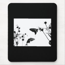 B/W Schmetterling auf Blume Mousepad