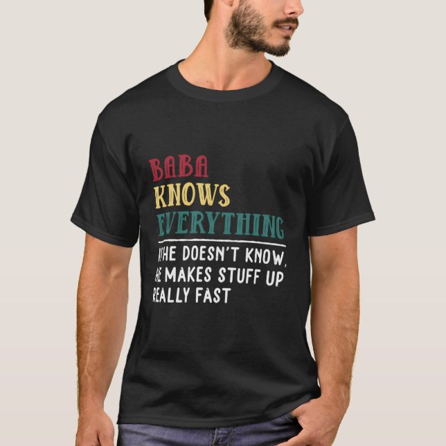 Baba weiß alles, was der Vater für Großvater hat T-Shirt (Vorderseite)