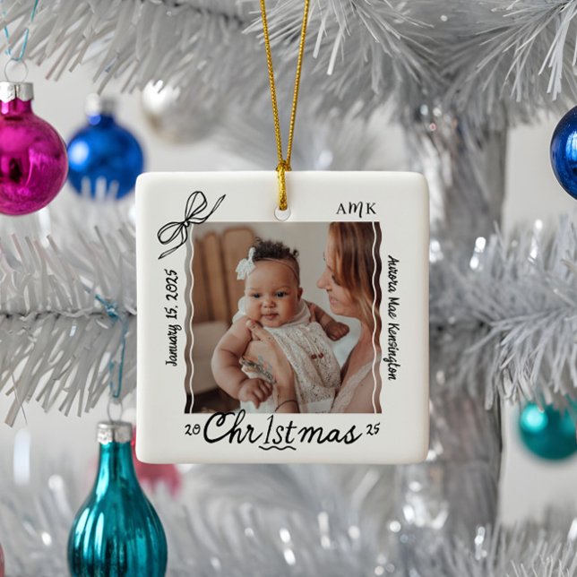 Baby 1. Weihnachtsminimale Hand Drawn Scribble Bow Keramikornament (Baby 1st Christmas Minimal Hand Drawn Scribble Bow Ceramic Ornament2)