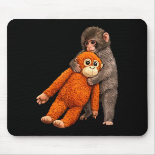 Baby-Affe schlägt umarmend Mousepad
