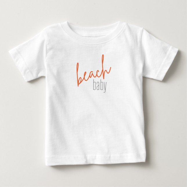 Baby am Strand. Baby T - Shirt (Vorderseite)