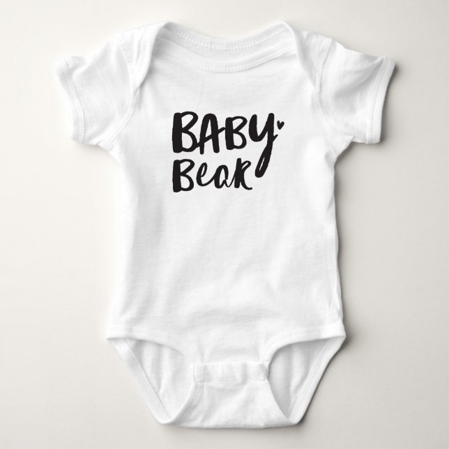 BABY BEAR schwarz Kleinbuchstabe Anführungszeichen Baby Strampler (Vorderseite)