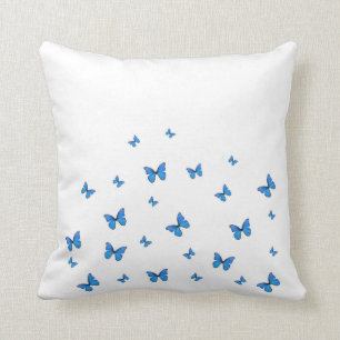 BABY-BLAU-SCHMETTERLINGE AUF WEISS KISSEN