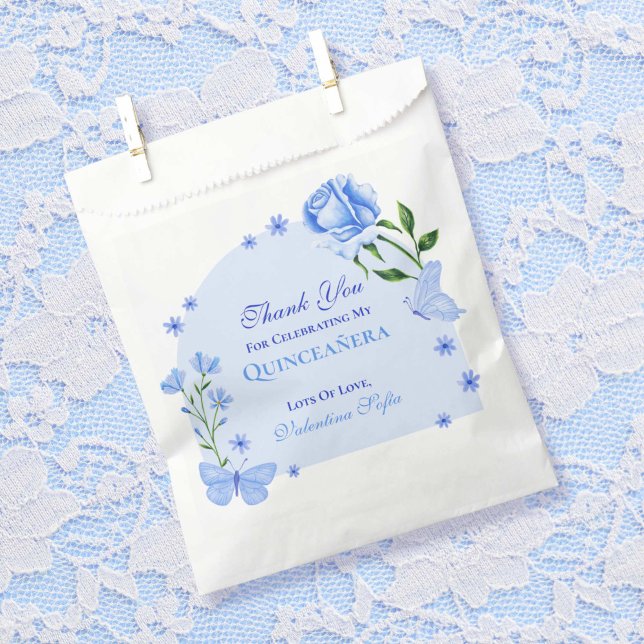 Baby Blue Rose & Butterfly Floral Quinceñera Geschenktütchen (Baby Blue Roses & Butterfly Floral Quinceañera Favor Bag)