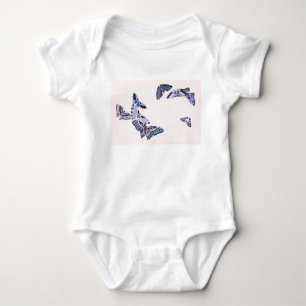 BABY-BODY MIT JAPANISCHEN SCHMETTERLINGEN UND INDI BABY STRAMPLER