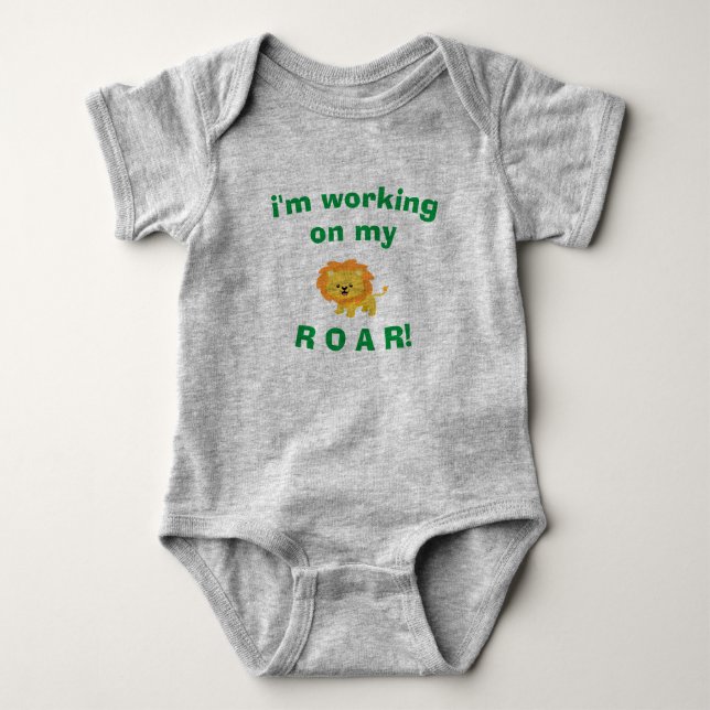 Baby Bodysuit - Ich arbeite an meinem ROAR! Strampler (Vorderseite)