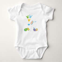 BABY BOY DRESSEERTE ALS WEISSE OSTERBUNNY STRAMPLER