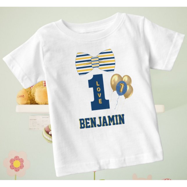 Baby Boy Name Eine Liebe Bow Krawatte Blue Baby T-shirt (Von Creator hochgeladen)