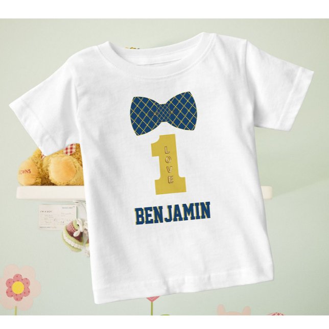 Baby Boy Name Eine Liebe Bow Krawatte Blue T-shirt (Von Creator hochgeladen)