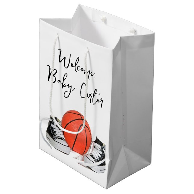 Baby Boy Sneakers mit Basketball Mittlere Geschenktüte (Vorderseite Schrägansicht)