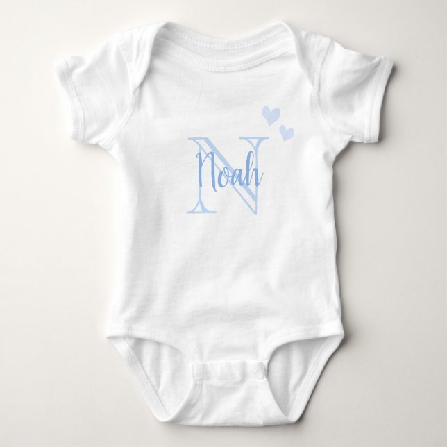 Baby Boy Vorname Blue Monogram Heart Strampler (Vorderseite)