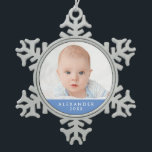 Baby Boy's First Christmas Ornament<br><div class="desc">Dieses einfache,  aber elegante Dekor ist der perfekte Weg,  um das erste Weihnachtsfest Ihres Babys zu feiern. Personalisieren Sie mit dem Namen Ihres Sohnes,  dem Geburtsjahr und einem Foto für ein Geschenk,  das für Jahre geschätzt wird.</div>