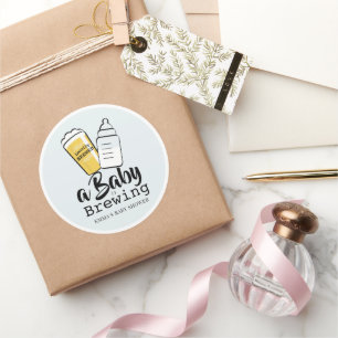 Baby braut Bier Babyflasche Blau Babyparty Runder Aufkleber