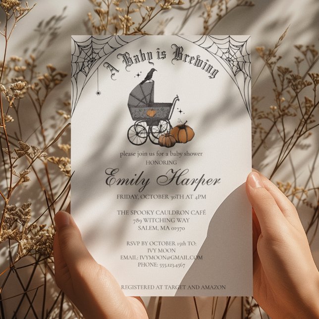 Baby brütet Gender Neutral Gothic Baby Dusche Einladung (Gothic Halloween Baby Shower Invitation in White. Vintage Baby Carriage, Pumpkins, Webs, Raven)